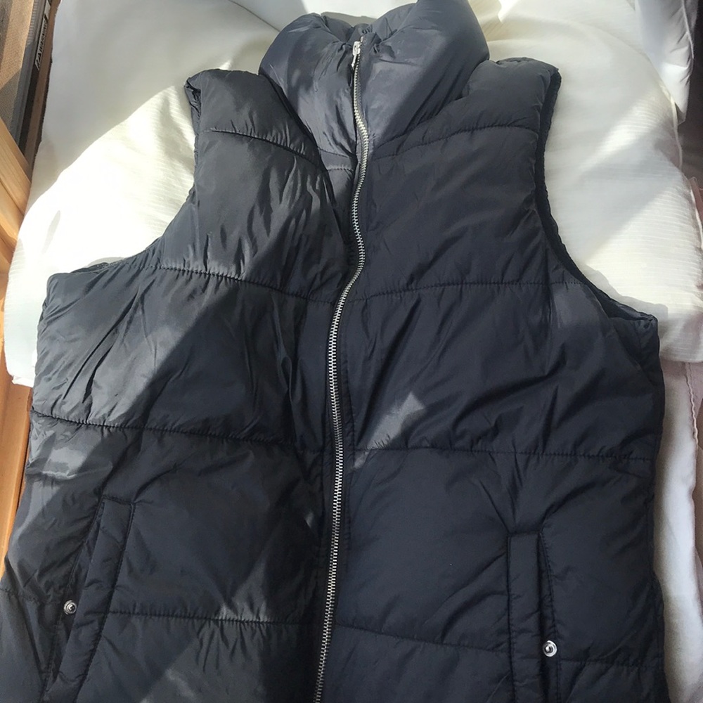Old Navy Women’s Fleece-lined Puffer Vest